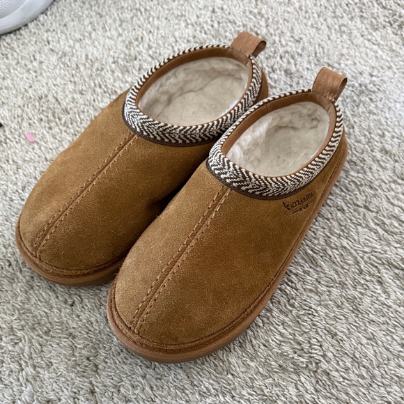 Koolaburra Tan Kids Slippers - Picture 1 of 4